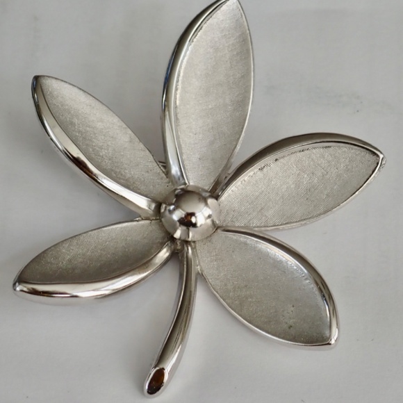 Crown Trifari Silver Tone Brooch Flower Plumeria Mid-Century Modern Vintage MCMM - Picture 8 of 8